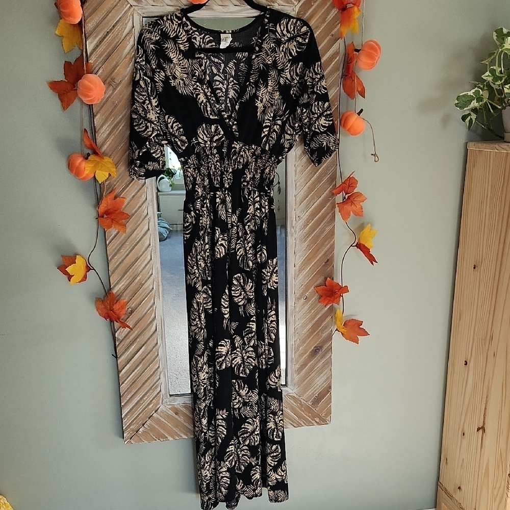 Chic Black and Cream Leaf Maxi Dress